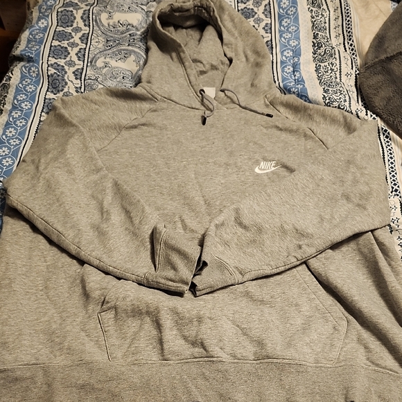 Nike Heather Gray Sweatshirt - Picture 1 of 6